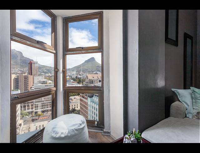 2 BEDROOM APARTMENT RENTED IN CAPE TOWN CITY CENTRE